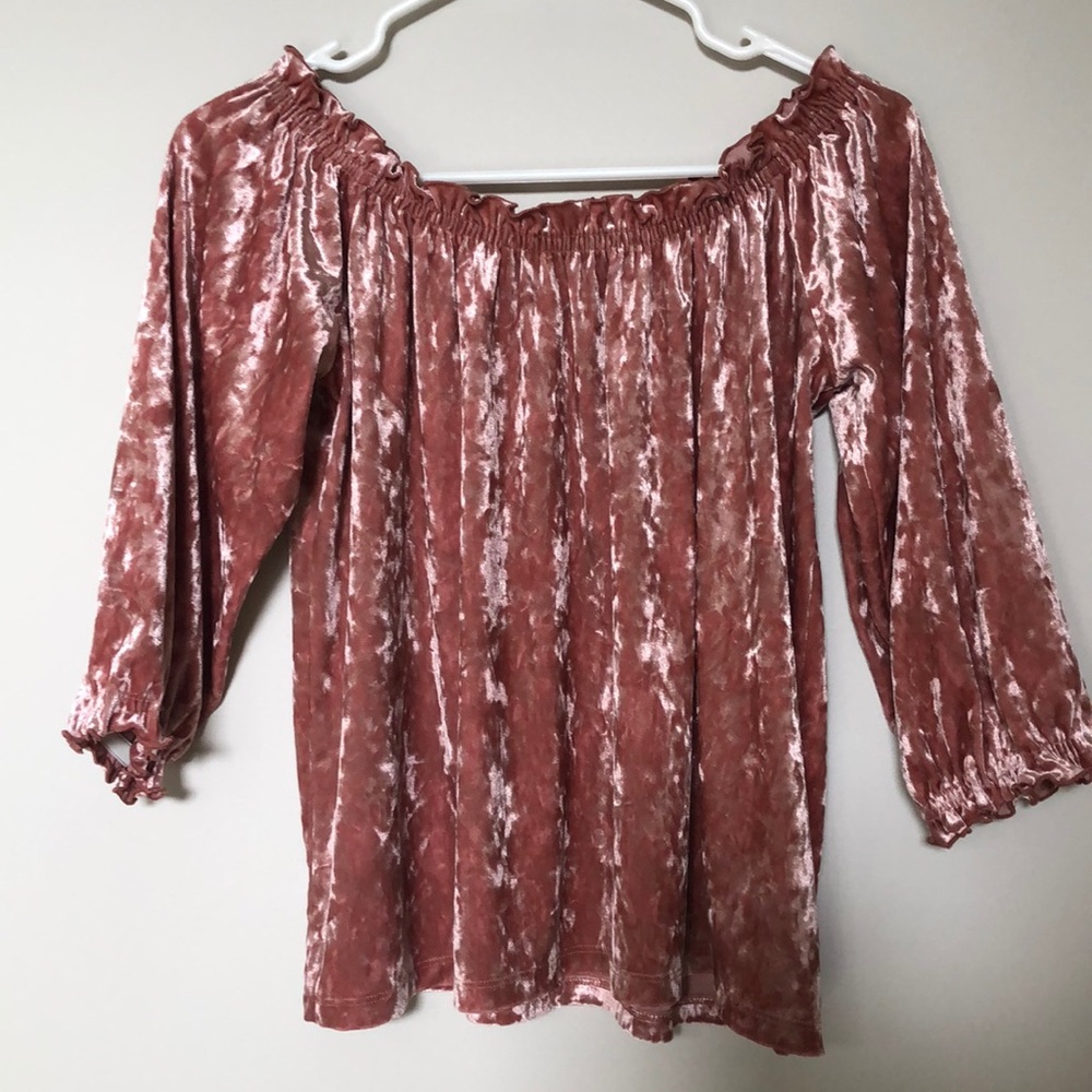 “Off the shoulder” stylish GAP top